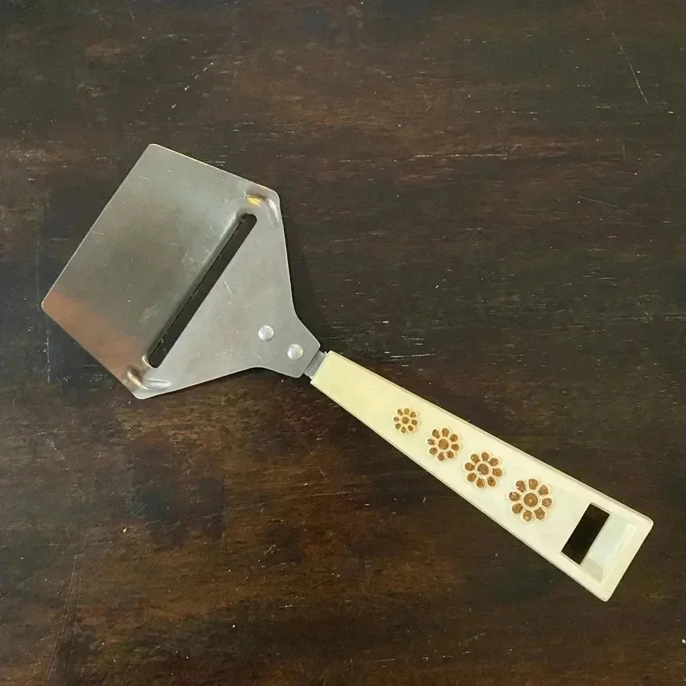 Vintage Travco Cheese Cutter Slicer Plastic Handle White‎ Flowers